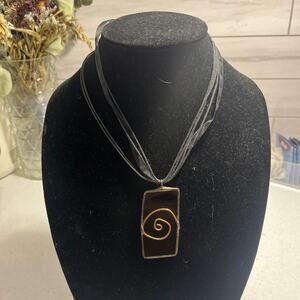 Glass pendant necklace
